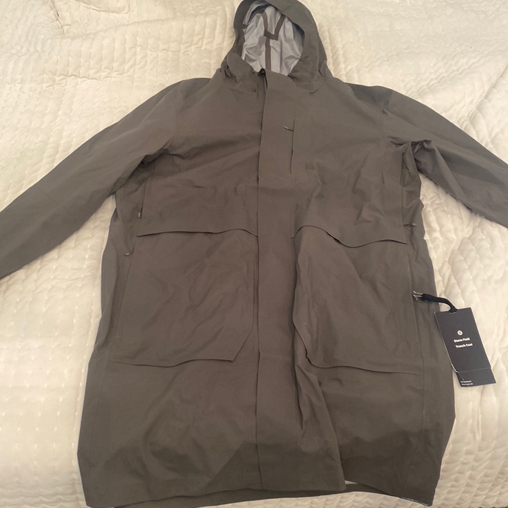 LuluLemon Mens Storm Field Trench NWT